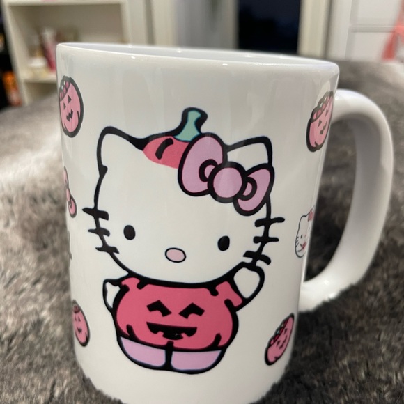 NEW Hello Kitty Halloween Mugs! 🎃 - Picture 4 of 5